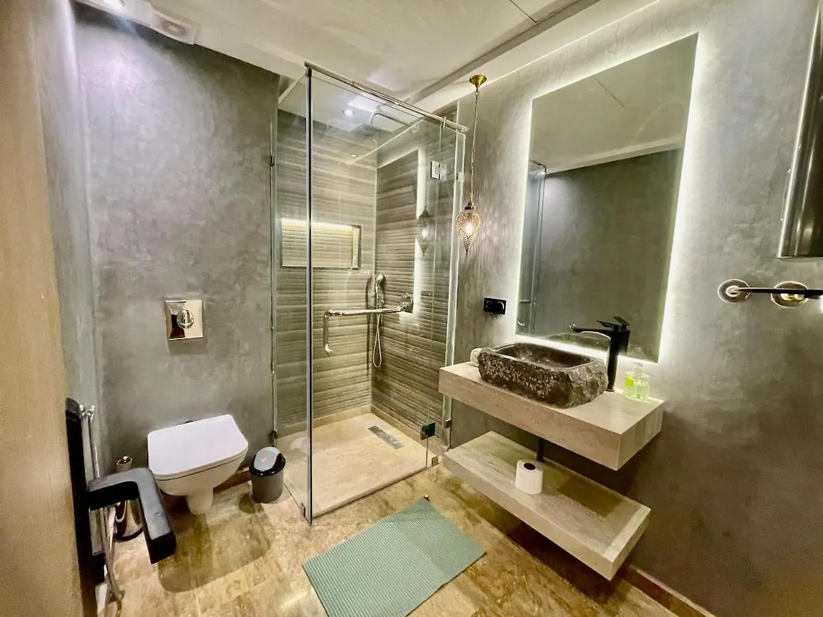 Luxurious 2Br - Steps From Carre Eden - 84Inch Tv Appartement Marrakesh